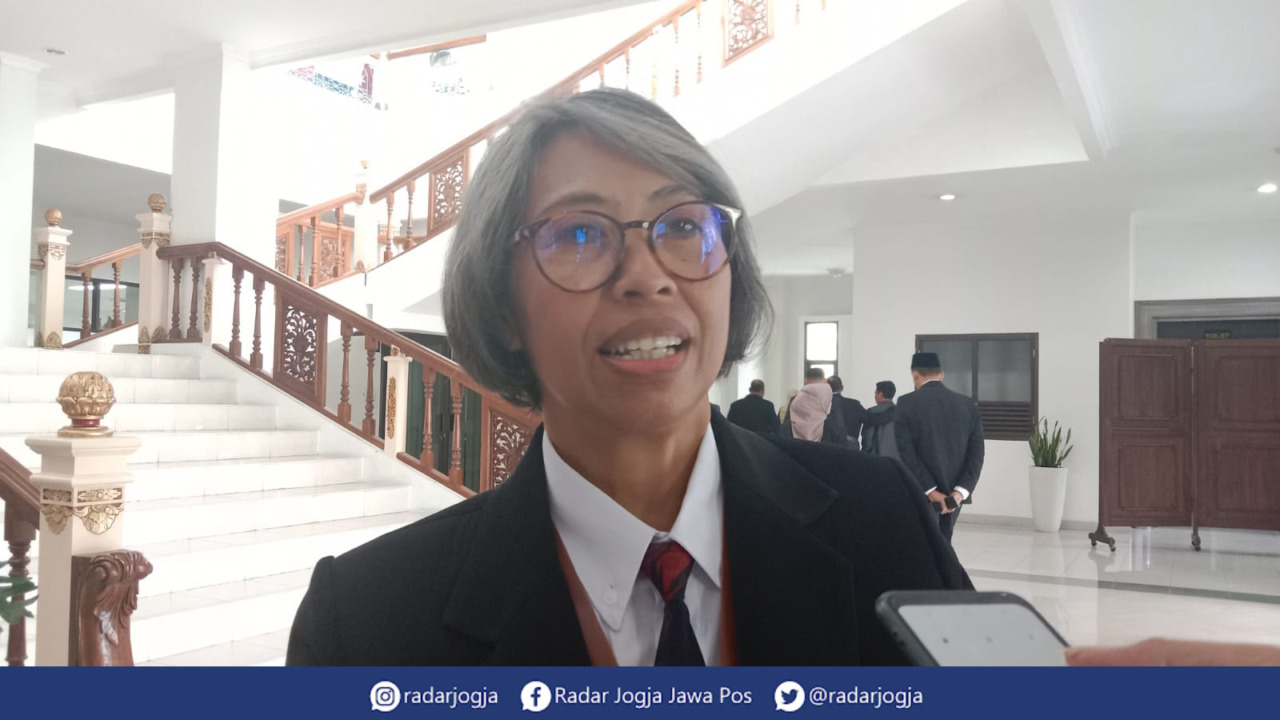 SOSOK : Kepala Inspektorat Kota Jogja Fitri Paulina Andriani saat ditemui di Gedung DPRD Kota Jogja, Selasa (23/5). (ANNISSA KARIN/RADAR JOGJA)