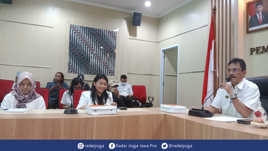 INFO : Jumpa pers terkait HUT ke-76 Pemkot Jogja di Ruang Yudhistira Balai Kota, Rabu (31/5). (ANNISSA KARIN/RADAR JOGJA)