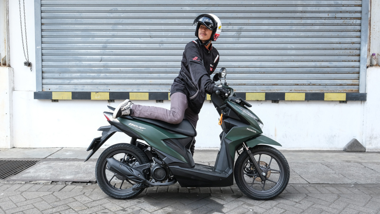 TIPS: Tim Instruktur Safety Riding Astra Motor Yogyakarta berbagi tips mengenai cara aman naik dan turun sepeda motor ala Honda Istimewa. (HONDA FOR RADAR JOGJA)