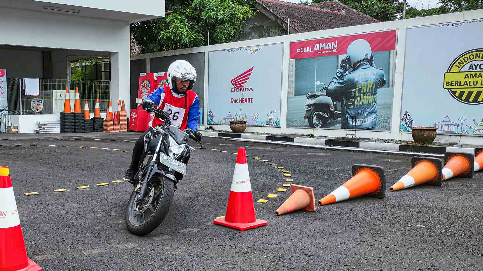 SAFETY RIDING: Setelah sempat vakum selama tiga tahun periode 2020-2022, Astra Motor Yogyakarta kembali menggelar Kompetisi Safety Riding Regional Honda Community 2023. (HONDA FOR RADAR JOGJA)