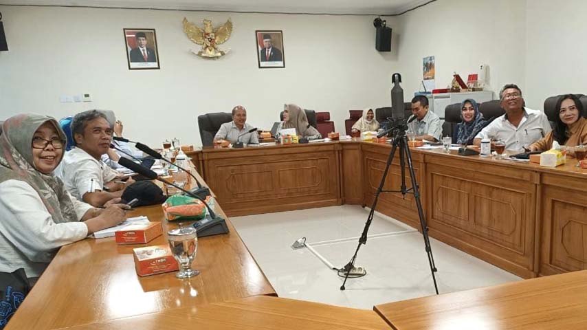 PEMULIHAN EKONOMI: Suasana rapat Komisi B DPRD Kabupaten Sleman bersama jajaran Dinas Perindustrian dan Perdagangan Sleman belum lama ini. (Foto: Yogi Isti Pujiaji/Radar Jogja)