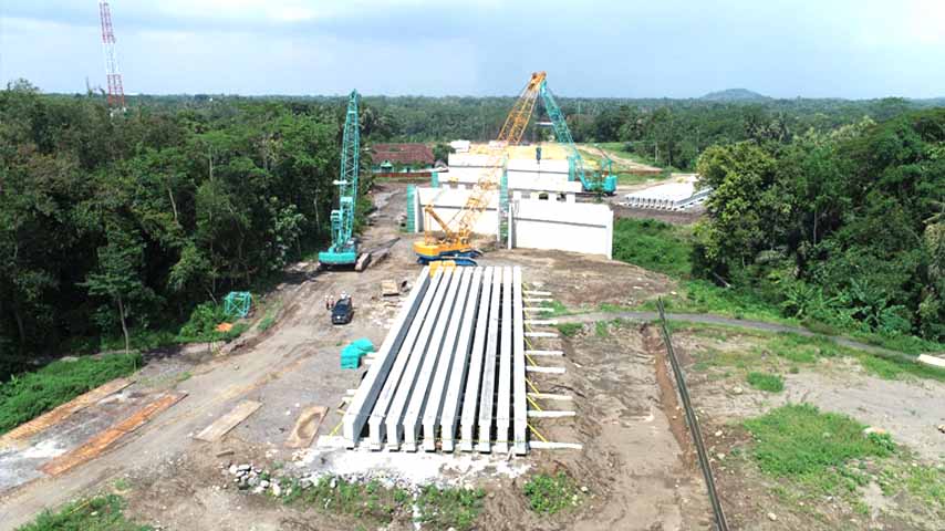 DIKEBUT: Progres konstruksi tol Jogja-Bawen seksi I  sudah mencapai 36,14 persen. Saat ini sedang progres pembangunan jembatan Elevated di Selokan Mataram . Dok Humas JJB