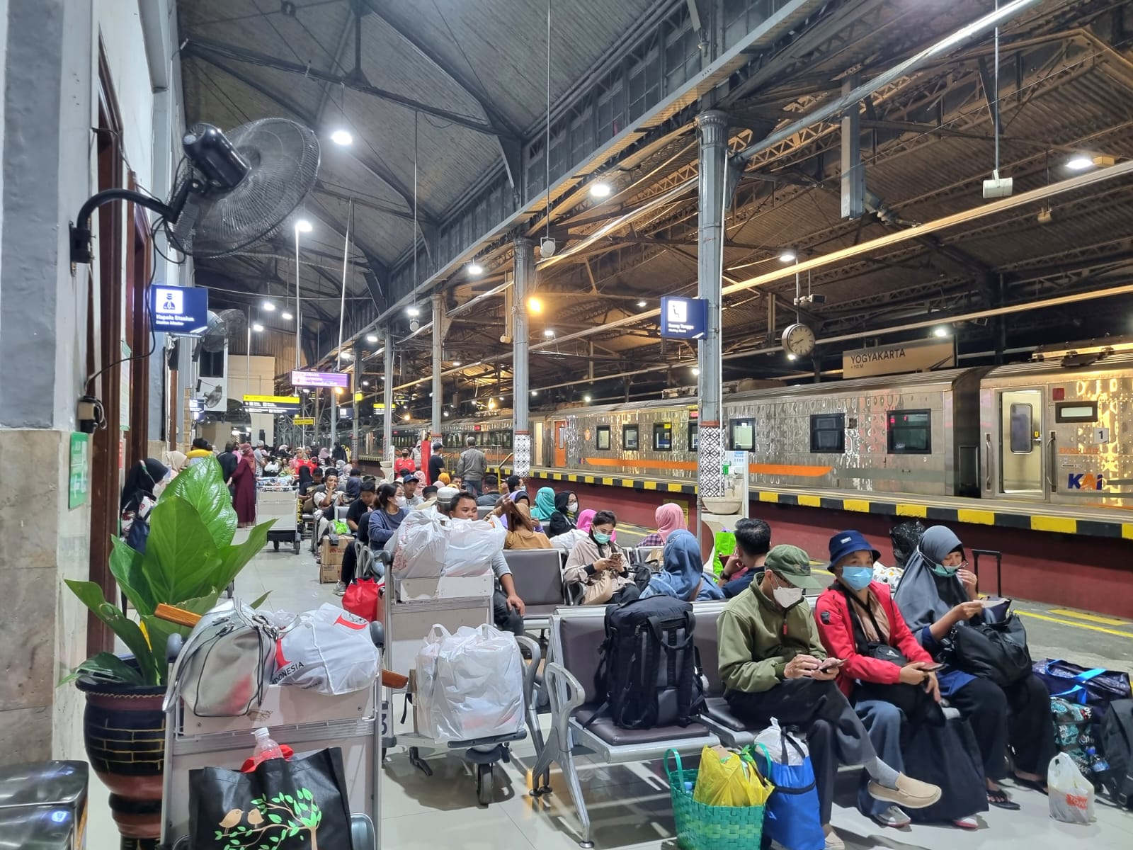 RAMAI : PT KAI Daop 6 Jogjakarta telah melayani 833.444 penumpang selama masa angkutan Lebaran 2023. (ISTIMEWA)