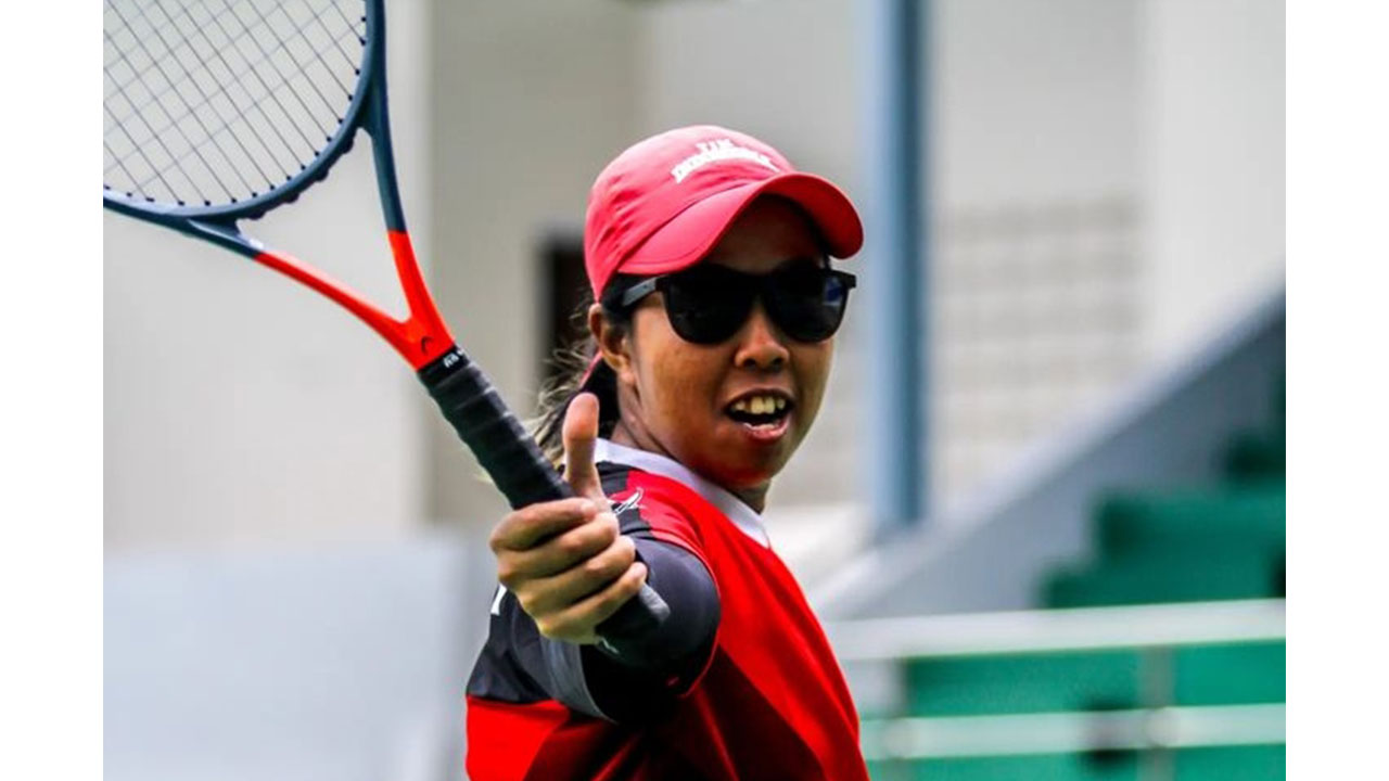 TETAP SEMANGAT : Atlet Difabel Asal Bantul, Ndaru Patma Putri saat beraksi di lapangan tenis dengan kursi rodanya. Keterbatasan tidak menghentikan langkahnya untuk mengukir prestasi.(Instagram @ndaruputri)