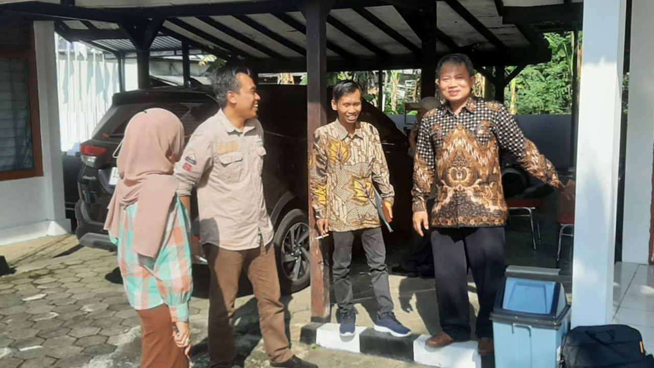 ILUSTRASI - Bawaslu Kabupaten Gunungkidul melakukan monitoring pelaksanaan pendaftaran hari pertama bakal caleg di Kantor KPU Gunungkidul.