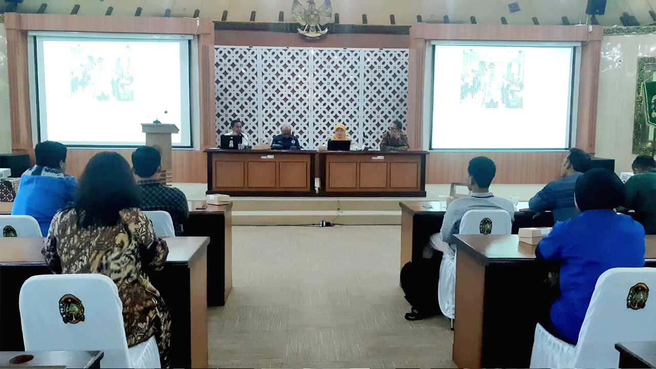 CARI SOLUSI: Pertemuan antara KPAI Jogja dan PHRI DIJ untuk mengantisipasi ekspolitasi seksual anak terulang.(Sylvi Dewajani untuk Radar Jogja)