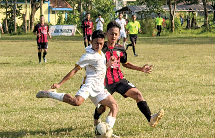 TEROBOS: Pemain SS Garuda yang berhasil meraih juara III TSL 2023 ketika meladeni permainan Porass.