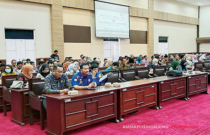SERIUS: Para undangan organisasi perangkat daerah (OPD) di lingkup Pemkab Blitar saat mengikuti sosialisasi KRENOTEK 2023.