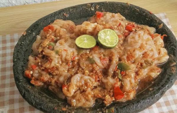 Tampilan : Ciri khas seblak adalah kerupuknya.