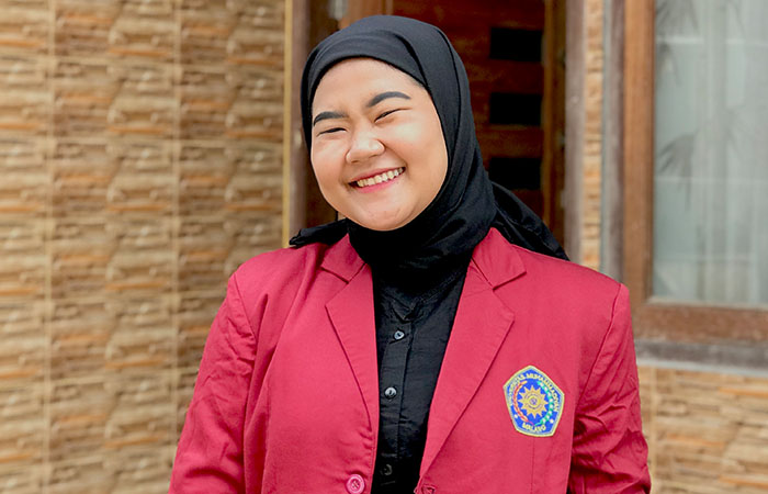 PENULIS FOMO DALAM KONSER COLDPLAY: Carara Candra Caymuna Mahasiswi Progam Studi Ilmu Pemerintahan, Fakultas Ilmu Sosial dan Ilmu Politik Universitas Muhammadiyah Malang,