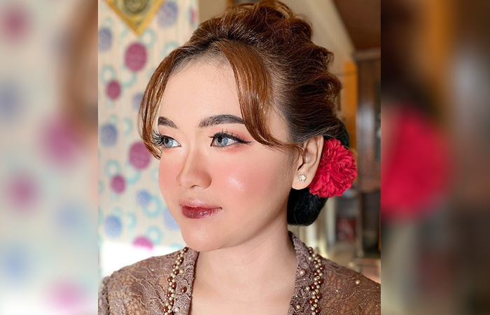 AGUNG MENAWAN: Make up cantik Sarani Wedding bikin pangling.