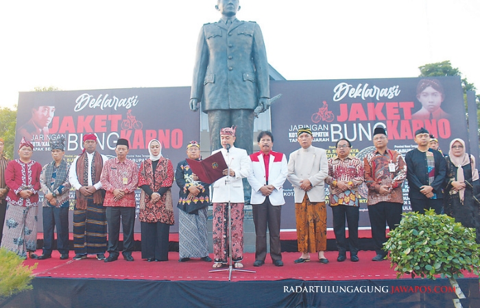 DEMI BANGSA DAN NEGARA: Sejumlah 22 daerah mendeklarasikan JAKET Bung Karno di Istana Gebang.