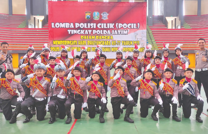 LOLOS FINAL : Pocil Polres Tulungagung yang terdiri dari siswa-siswi SDN Kampungdalem 1 dan 4 saat tampil di babak penyisihan rayon 3 di GOR Jayabaya Kediri. (Foto : Polres Tulungagung untuk RaTu)