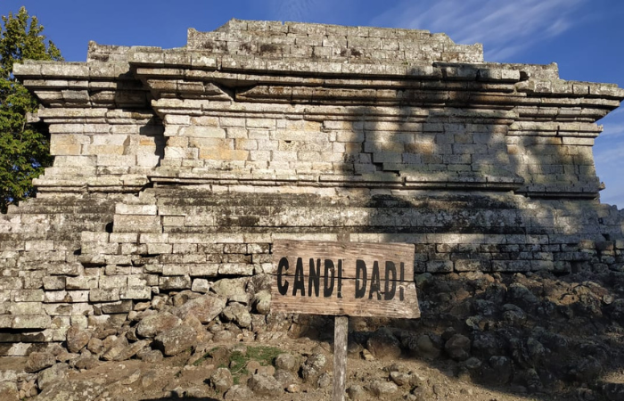 TAMPILAN: Bangunan Candi Dadi yang memiliki sisi keunikan tersendiri, salah satunya berada di puncak bukit.