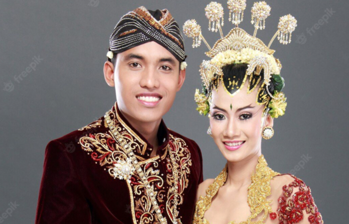Pernikahan adat jawa.