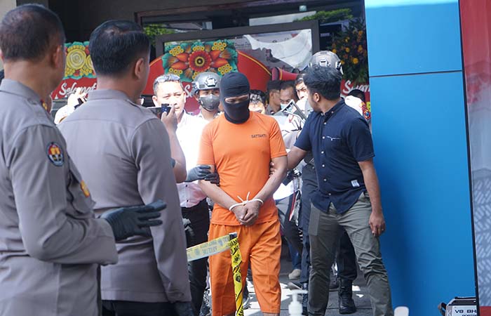DITANGKAP : Pelaku pembunuhan Pasutri di Desa Ngantru berhasil ditangkap dan menuju prosedur selanjutnya.