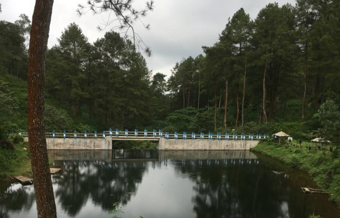 PEMANDANGAN : Langsung dari viewnya, Embung Pandan Wangi sangat cocok untuk refreshing karena sajian alamnya yang sangat indah.
