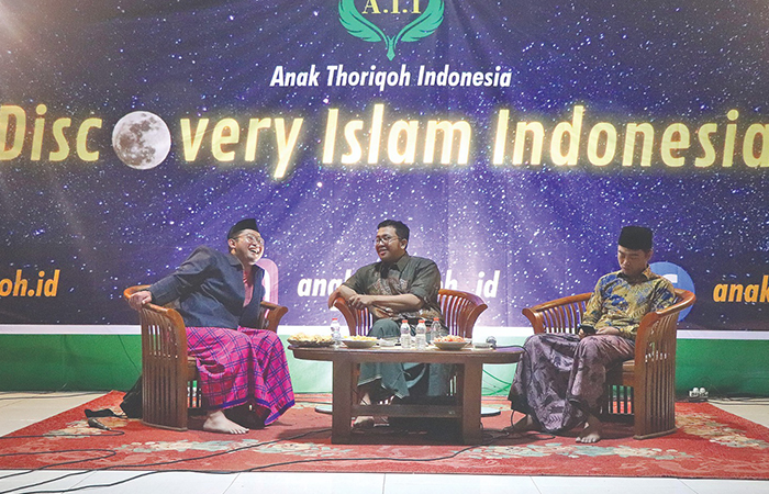 HIKMAT: Kajian interaktif mengenai Islam Timur dan Islam Barat pada kegiatan Discovery Islam Indonesia yang diselenggarakan oleh ATI.