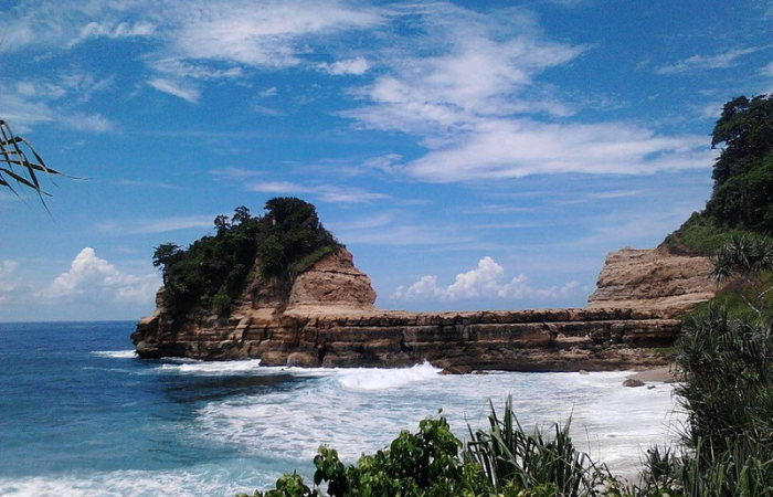 KEINDAHAN PATHOK GEBANG : Bak surga, keindahan Pantai Pathok Gebang sangat memiliki keindahan alam yang estetik