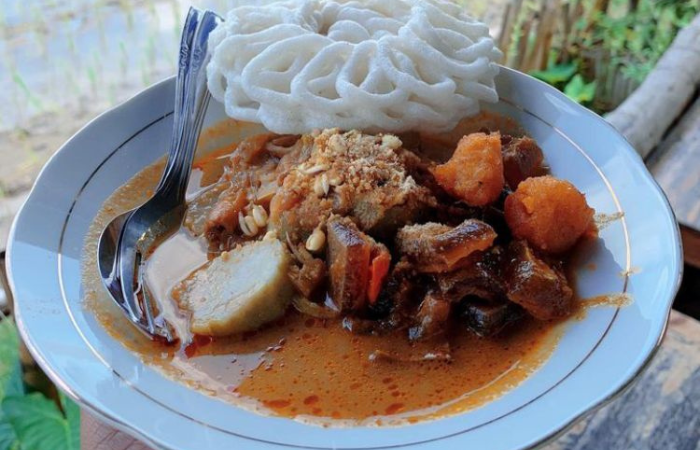 SOMPIL ENDUL : Sompil merupakan salah satu kuliner di Tulungagung dengan dipadukan sayur lodeh terlihat sangat endul.