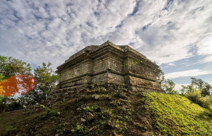 Pemandangan Candi Dadi