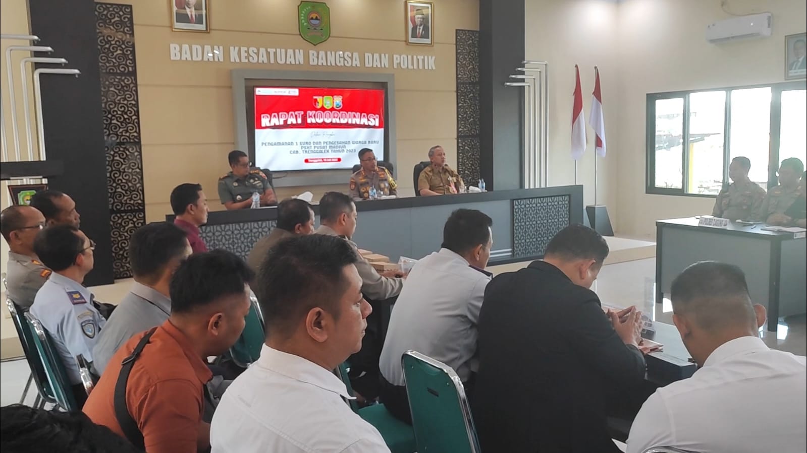 AMANKAN : Tim gabungan ketika melakukan rakor pengamanna bulan suro di Kantor Bangkesbangpol.