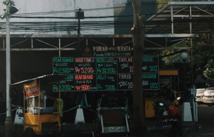 FOTO : Depan Golden Bioskop and Theater.