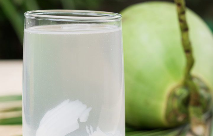 SEGAR DAN NIKMAT : Es Degan sangat cocok diminum saat cuaca panas. Hal ini karena sari air kelapa sangat menyegarkan dan mengandung banyak mineral.