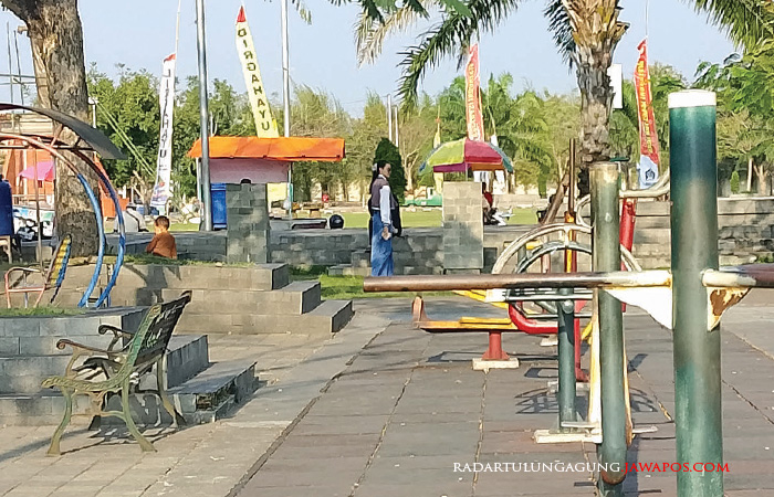 PILU: Belum bisa menganggarkan dana guna perbaiki taman bermain anak yang berada di depan Kantor Kabupaten Blitar.