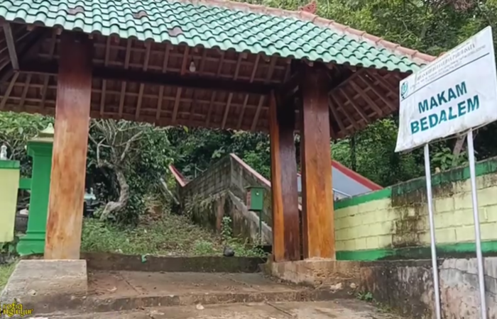 TEMPAT SAKRAL: Makam Bedalem yang berada di Desa Besole, Kecamatan Besuki hingga saat ini masih terjaga kelestariannya.