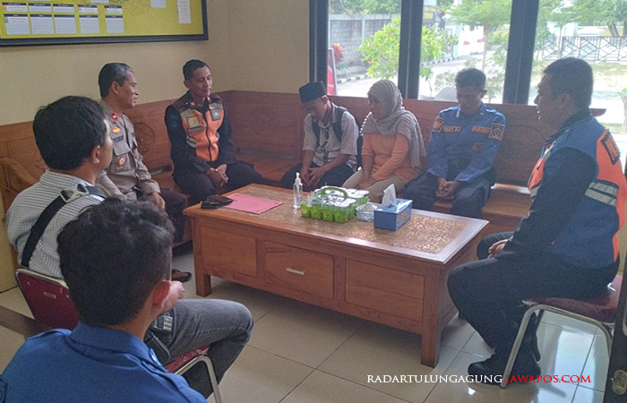 KAPOK: Pelaku pelempar batu kereta api didampingi orang tua, wali kelas dan kepala sekolah saat mediasi dengan perwakilan PT KAI.
