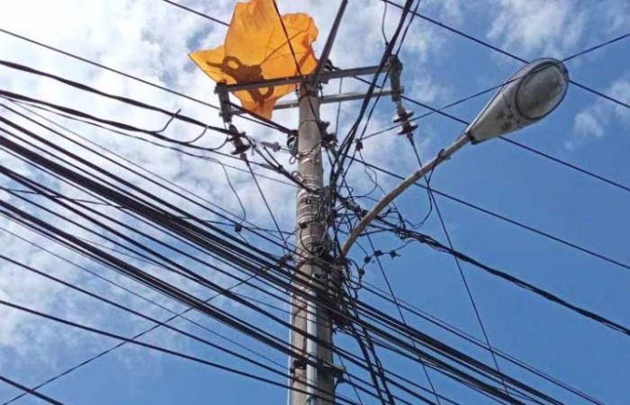 Ratusan Pelanggan Rugi  Akibat Layangan Nyangkut