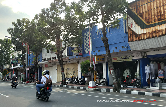 RAMAI: Pertokoan menjadi salah satu objek PBB. Target PBB tahun ini naik Rp 1,2 miliar.&nbsp;