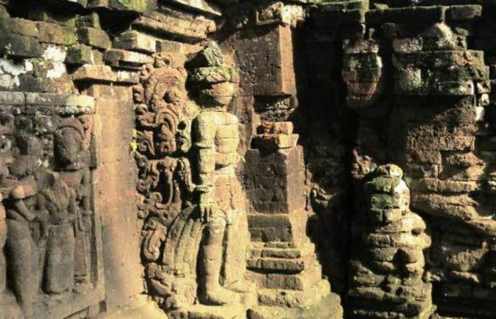 Salah satu bagian relief Candi Mirigambar