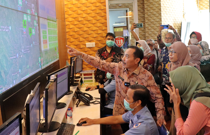 PERCONTOHAN: Direktur RSUD dr Iskak, dr Supriyanto Dharmoredjo menjelaskan penerapan PSC untuk meningkatkan layanan kesehatan di Tulungagung.