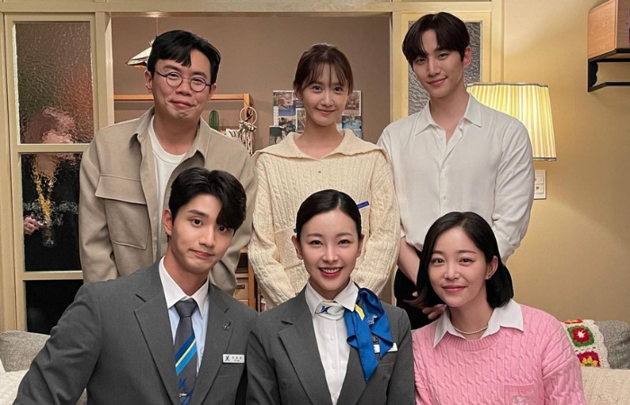 Enam Bersaudara yang beranggotakan Gu Won, Sa Rang, Manajer Noh, Ro Woon,  Pyeong Hwa, Gaeul