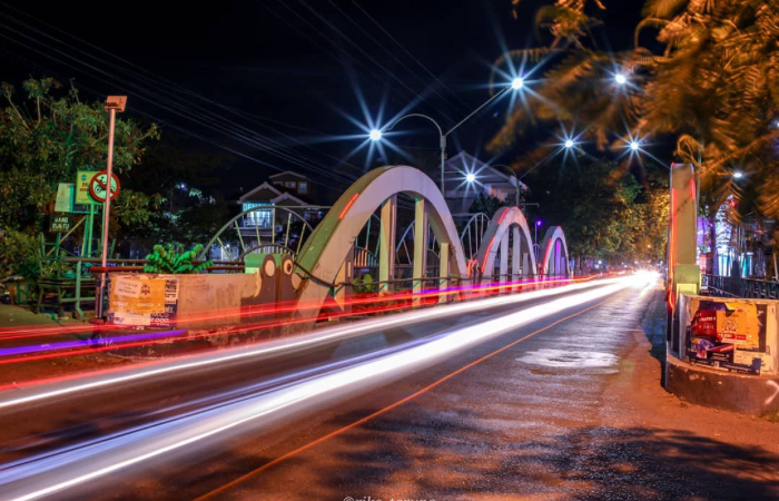 Jembatan Plengkung yang berada di Jalan K.H. Abdul Fattah, Mangunsari, Kecamatan Kedungwaru, Tulungagung.
