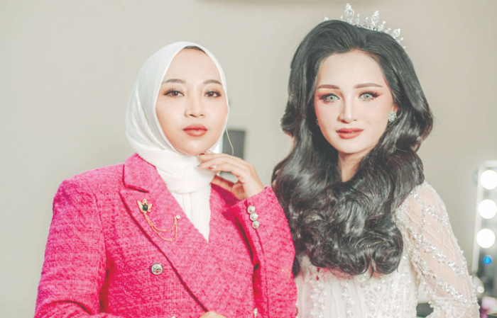 BEAUTY: Gelaran seminar dan make up competition Khadija Fatih MUA bersama  Hebebeauty di hotel di Front One Tulungagung.