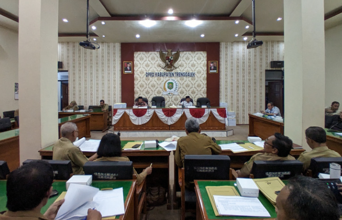 Suasana rapat kerja Banggar DPRD Trenggalek dengan TAPD pada Selasa 15 Agustus 2023 sore.