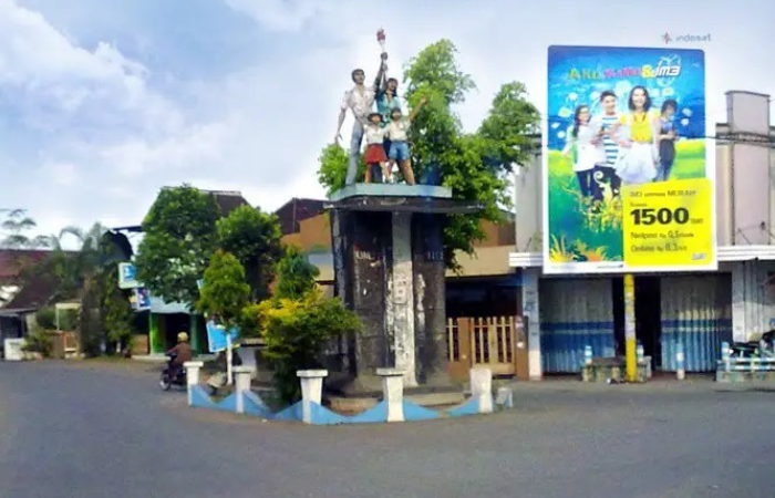 TUGU RANTE: Salah satu patung yang ada di Ngunut.