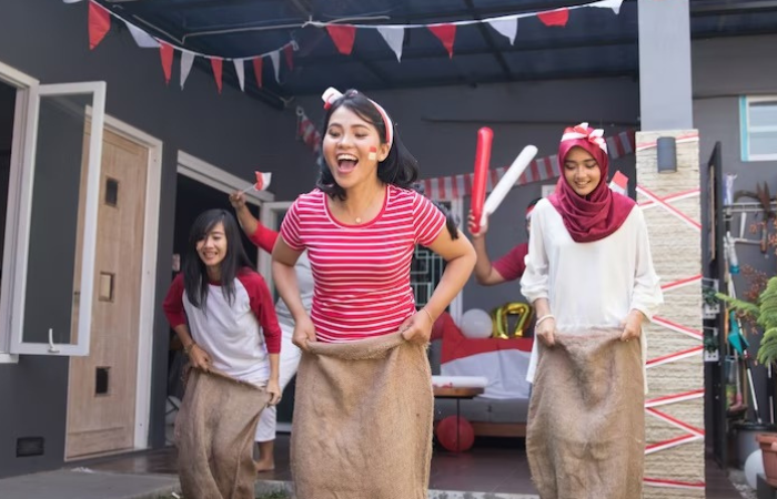 LOMBA: Bulan Agustus akan banyak lomba yang diadakan di desa-desa, salah satunya balap karung.