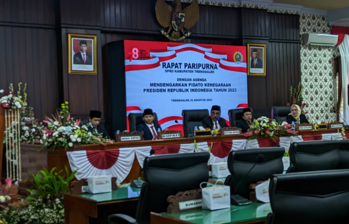 Rapat paripurna DPRD Trenggalek bertema