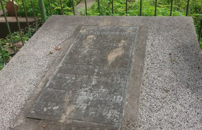 Batu nisan makam Guru Musik W.R. Supratman, W.M. Van Eldik