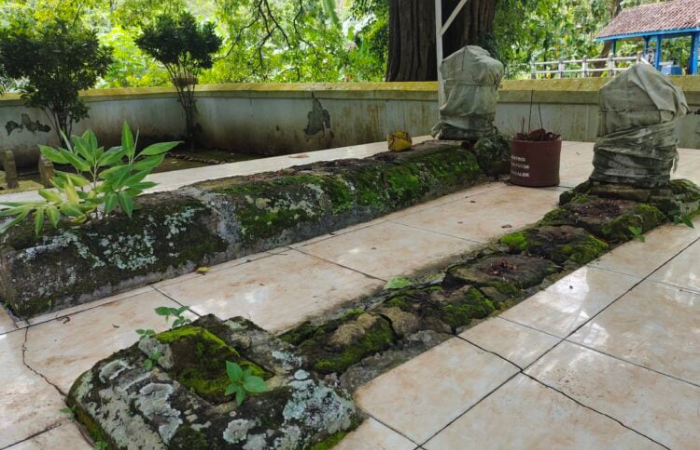 Makam Ki Ageng Menak Sopal dan Ibunya.