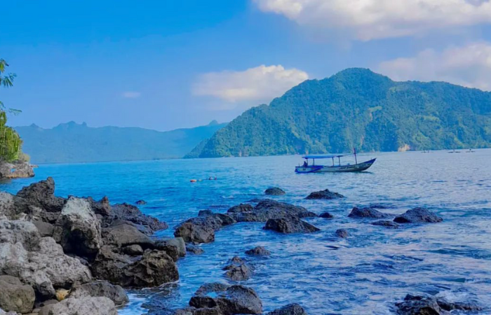 MUTIARA: Pantai Mutiara yang indah.