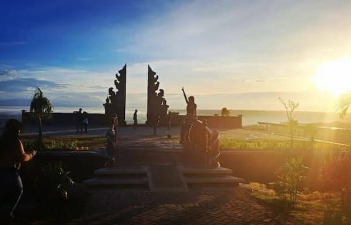 Penampakan Sunrise di Puncak Jowin