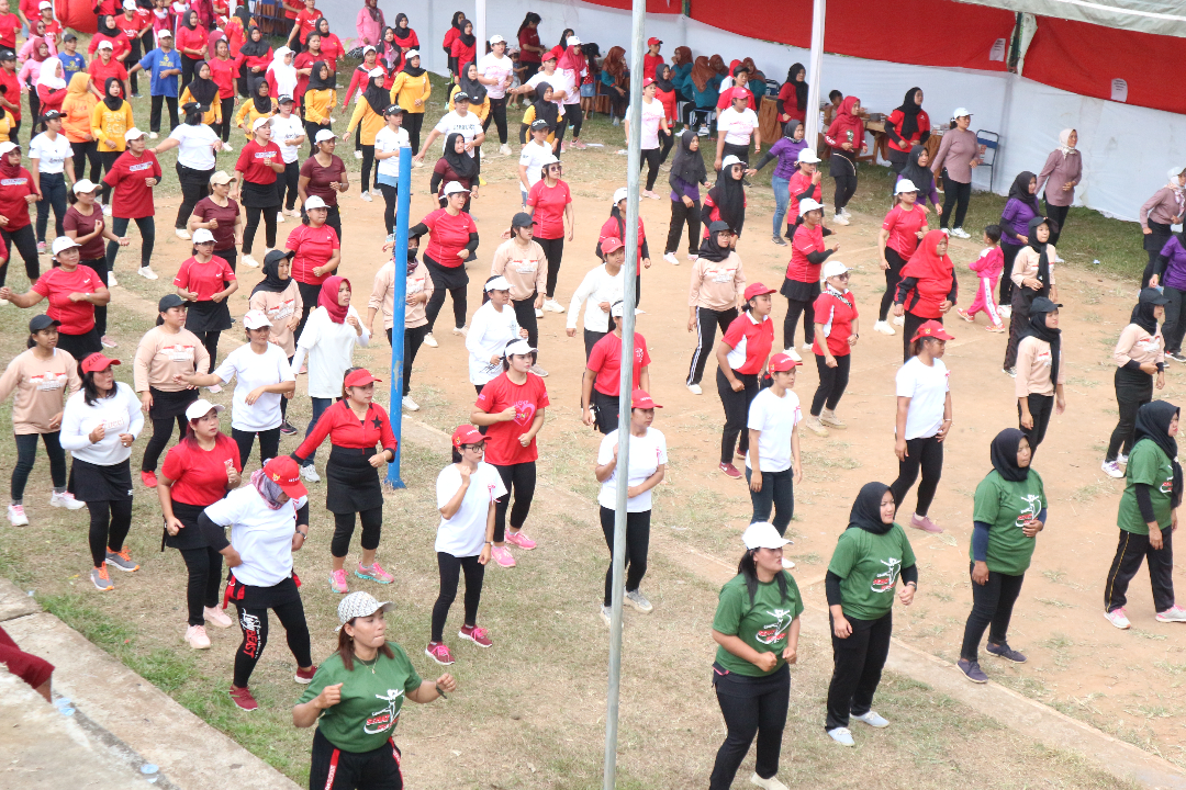 Senam Masal di Lapangan Desa Penjor
