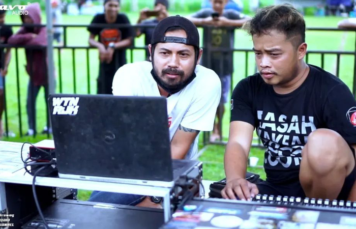 Profil Mujahidin atau dikenal sebagai Mas Bre sedang memantau