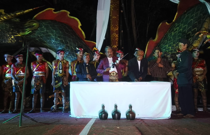 AGENDA TAHUNAN: Prosesi jamasan pusaka Desa Tugu yang digelar setiap bulan Sura sekaligus memperingati HUT Ke-78 Kemerdekaan RI.