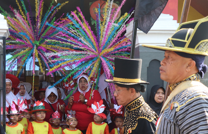 MERIAH : Pawai yang di ikuti oleh Masyarakat Desa Tawangsari, Kecamatan Kedungwaru.
